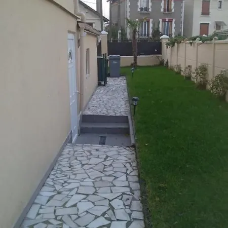 Joli De Écouen